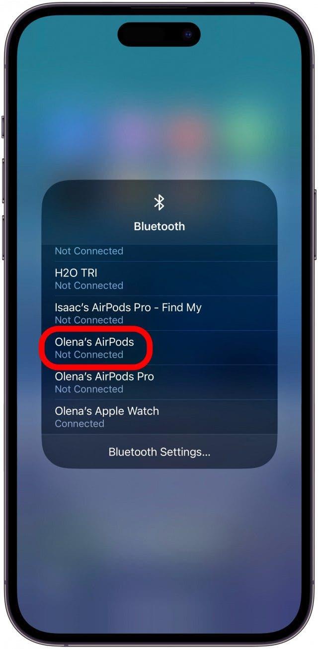 Kontroller at AirPods er valgt som utgangsenhet på iPhone.