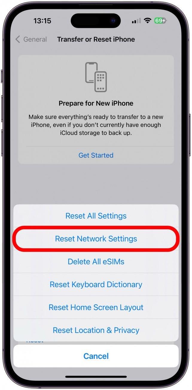 Restablezca los ajustes de red de su iPhone.