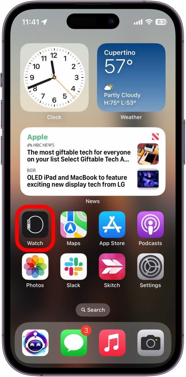 ecrã inicial do iphone com a aplicação watch assinalada a vermelho