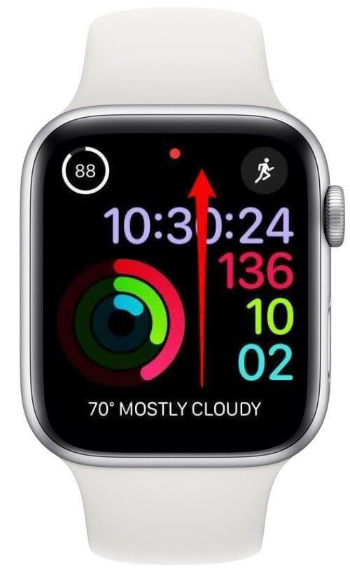 החלק למעלה על הפנים של Apple Watch שלך כדי לגשת למרכז הבקרה