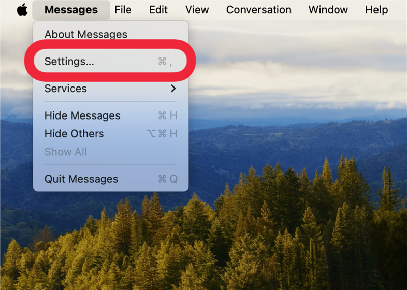 Mac-hemskärmen visar en rullgardinsmeny från aktivitetsfältet under meddelanden, med en röd ruta runt inställningsknappen