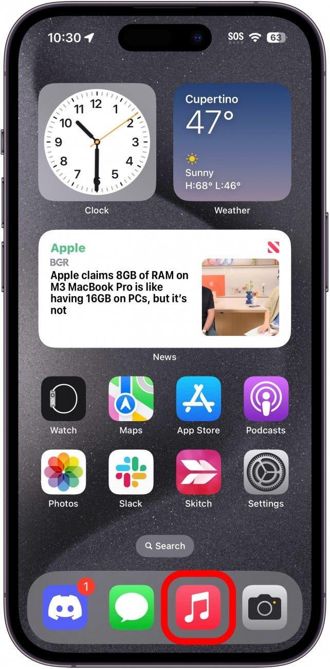 pantalla de inicio del iphone con la aplicación de música rodeada en rojo