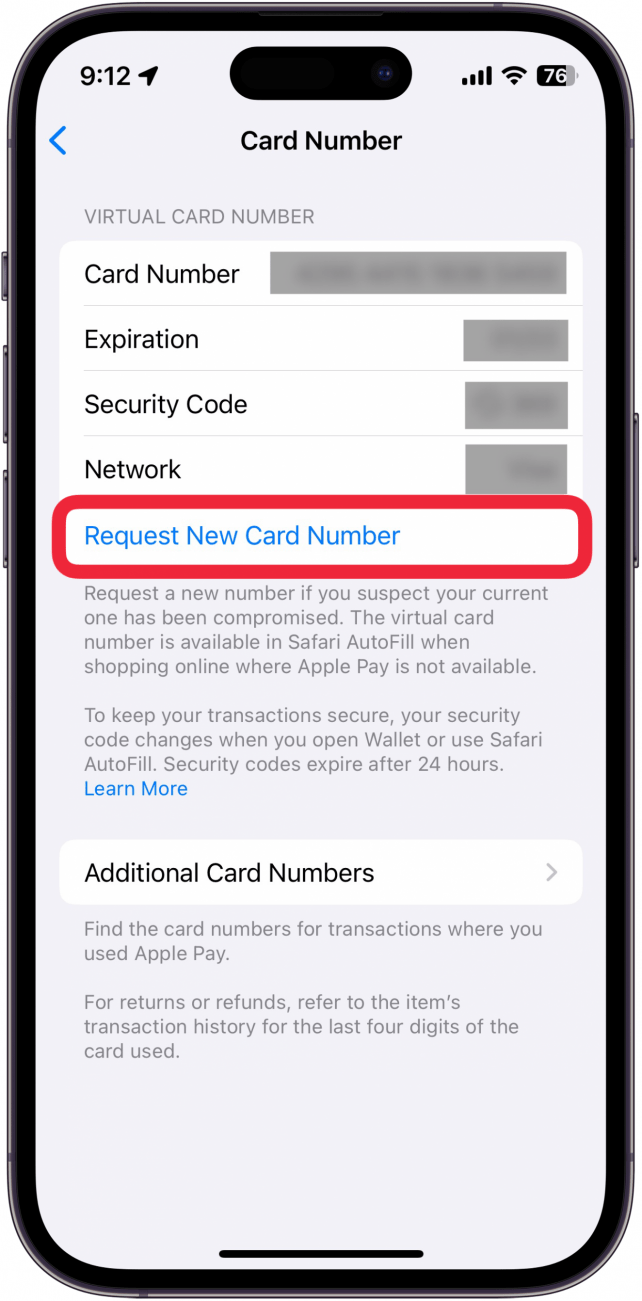 pantalla de número de tarjeta virtual apple wallet con un recuadro rojo alrededor del botón solicitar nuevo número de tarjeta