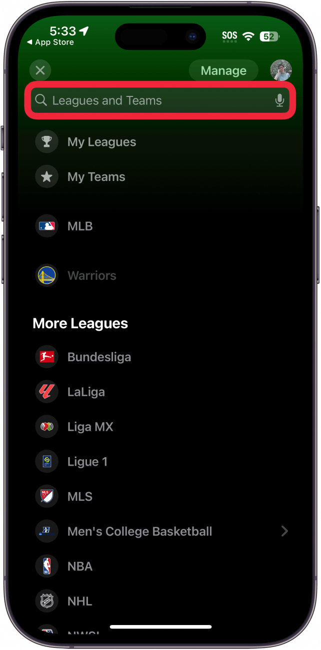 Application sportive pour iPhone affichant les ligues et les équipes avec un cadre rouge autour de la barre de recherche