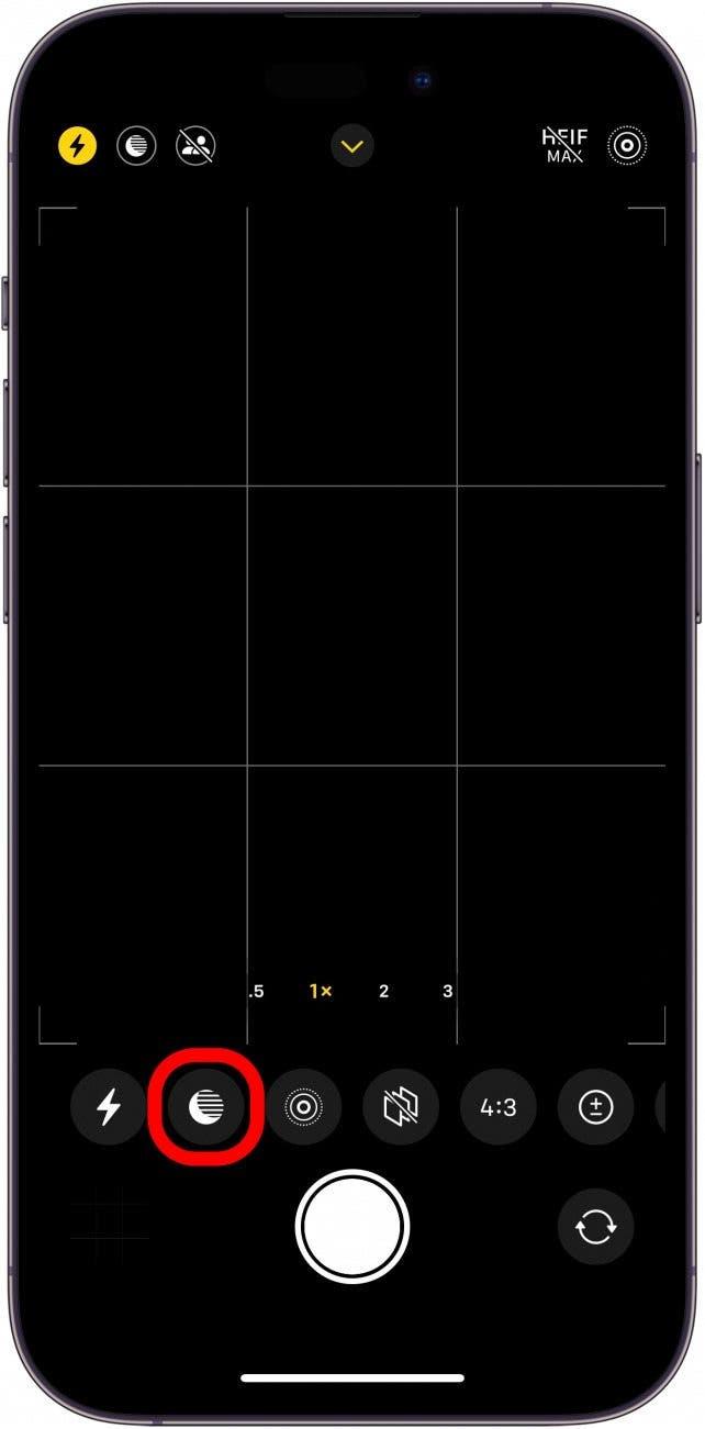 Application appareil photo pour iPhone avec l'icône du mode nuit encerclée en rouge