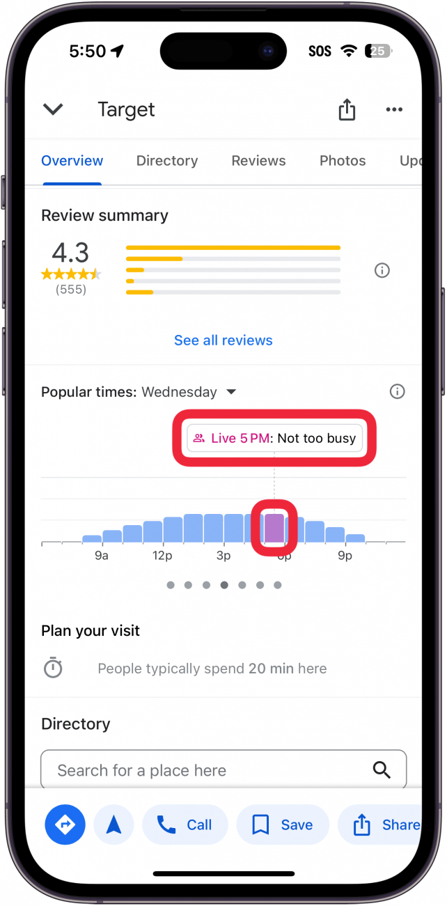 Resultado de destino de google maps para el iphone con un recuadro rojo alrededor de la barra rosa y una descripción que dice: "Live 5 PM: No muy concurrido".