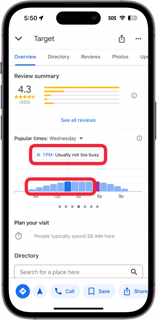 iphone google maps resultado de destino con un recuadro rojo alrededor de barras azules y una descripción que dice: "1 PM: Normalmente no hay mucha gente".