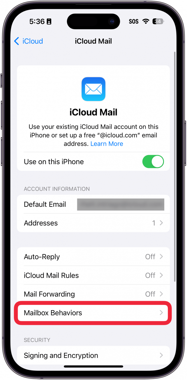 iphone icloud e-postinställningar med en röd ruta runt knappen för brevlådebeteende