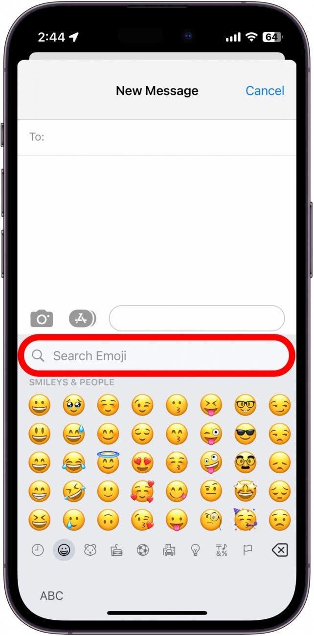 Vous verrez une barre de recherche en haut des emojis. Touchez la barre de recherche pour commencer à taper.