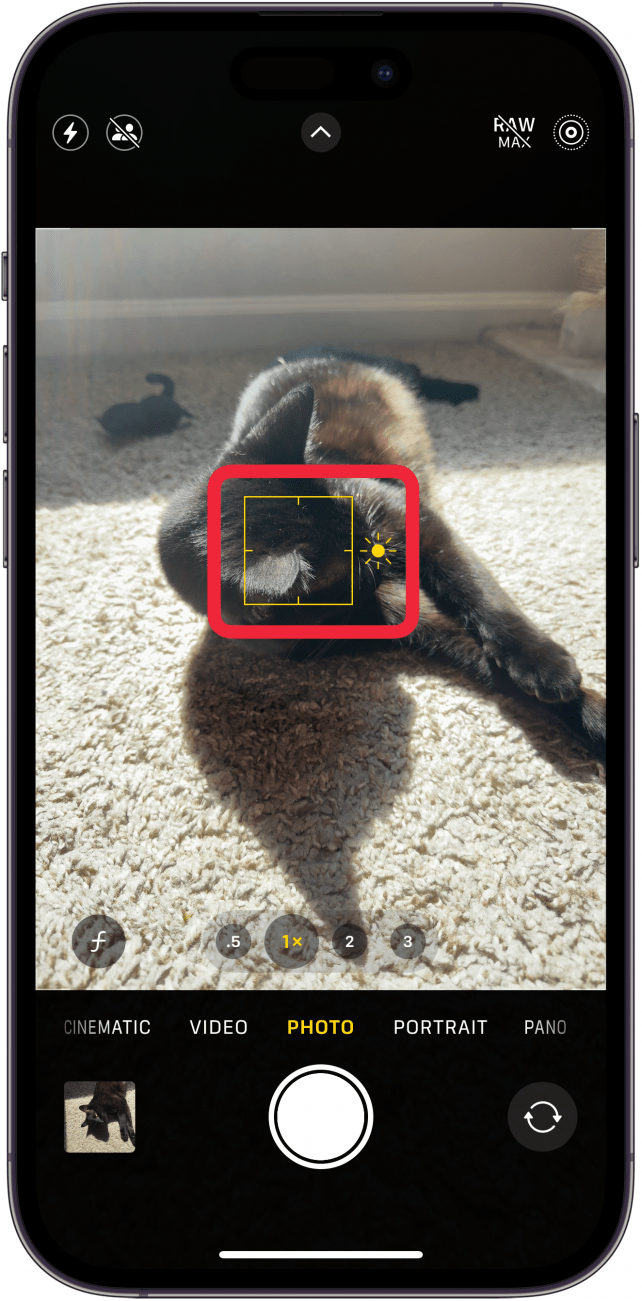 Приложение за камера на iphone с червена рамка около квадратчето за автоматично фокусиране