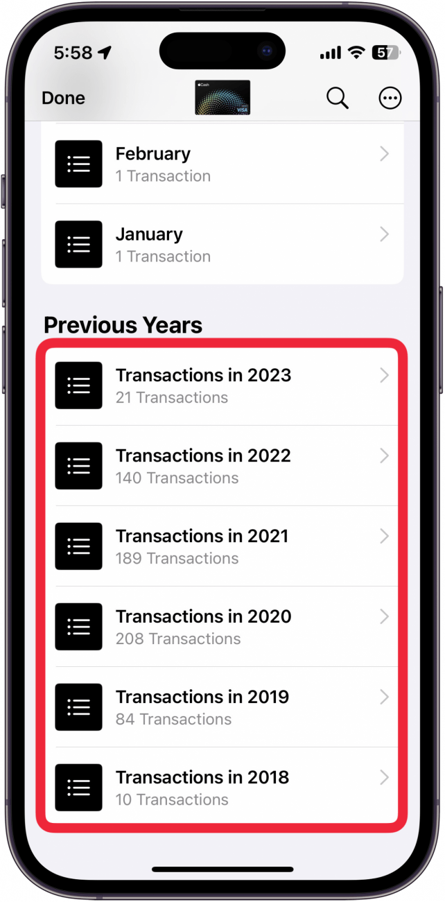 iphone portemonnee app transactie geschiedenis met een rood vak rond de transacties van voorgaande jaren