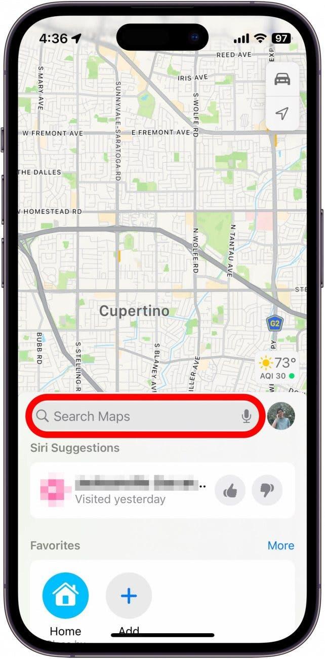 Capture d'écran d'Apple Maps avec la barre de recherche entourée en rouge