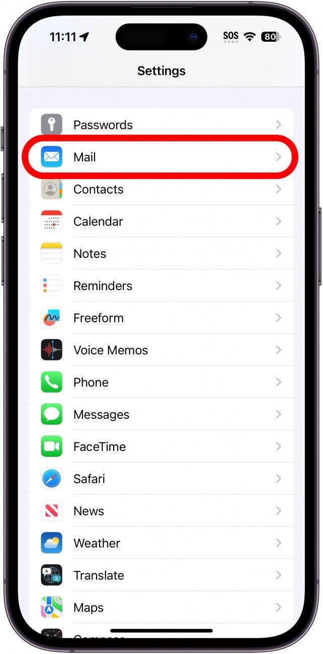 iPhone-inställningar med e-post inringat i rött