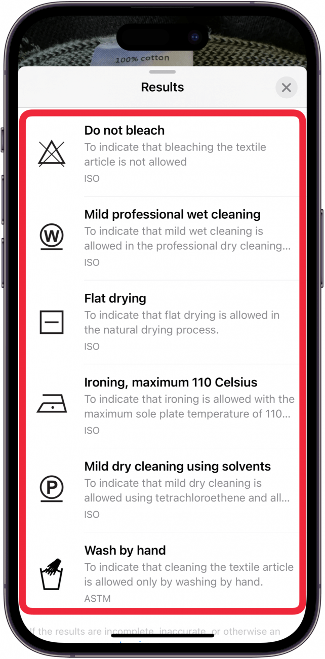 확장된 시각적 조회 메뉴가 열려 있는 iPhone 사진 앱에 다양한 세탁 기호와 그 의미가 빨간색 상자에 둘러싸여 표시되어 있습니다.