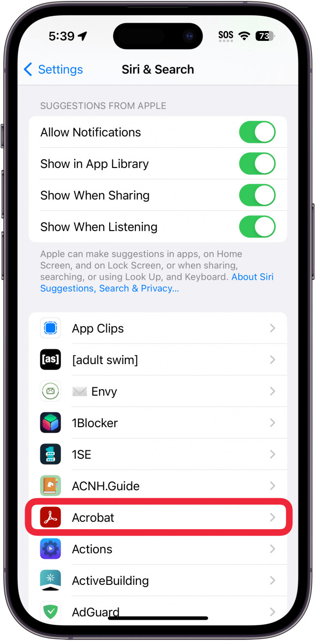Paramètres de recherche et de Siri affichant la liste des applications avec un encadré rouge autour de l'application adobe acrobat