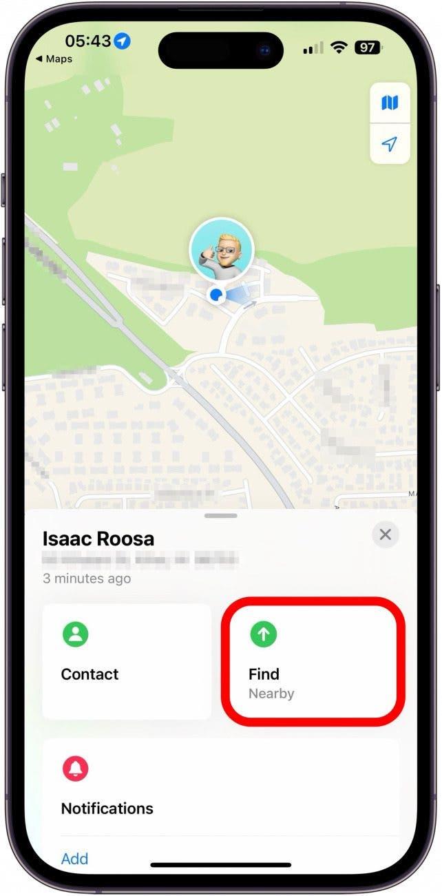 iphone find my app zeigt den Bildschirm für die Personensuche mit rot eingekreister Schaltfläche Suchen