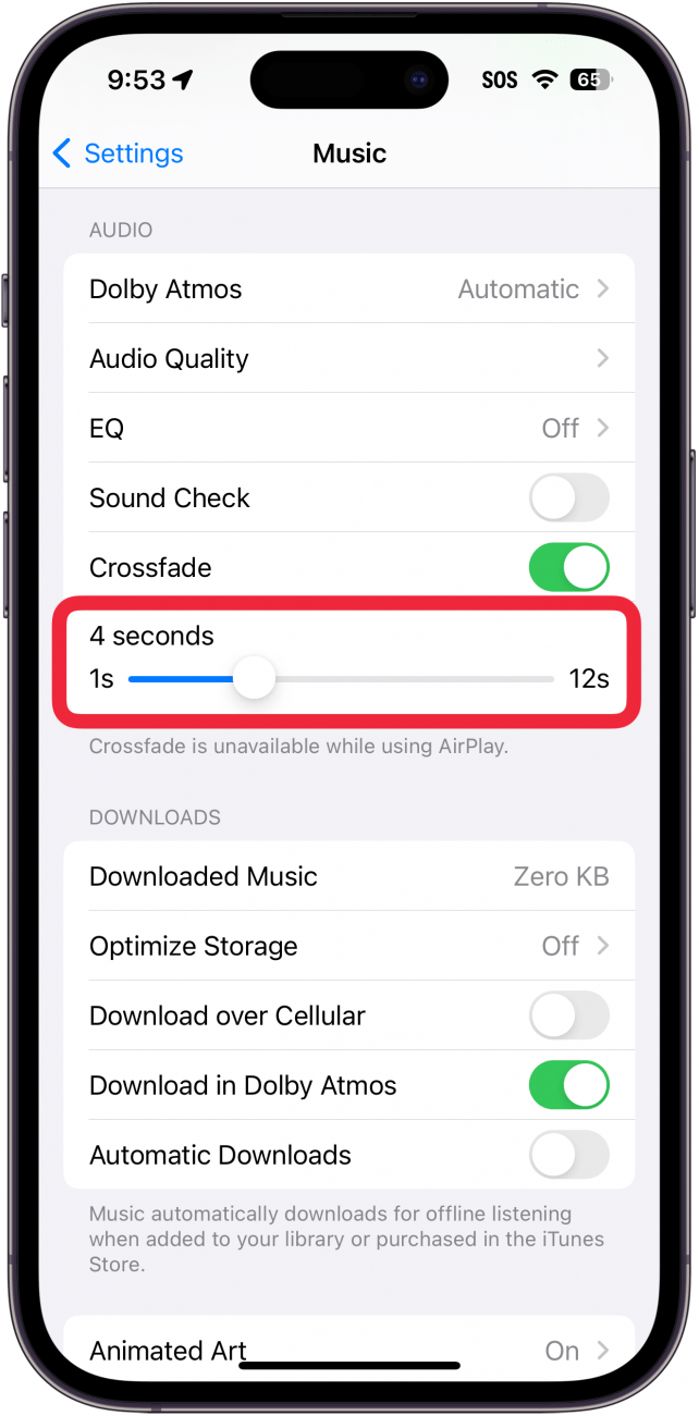 Nastavení hudby iphone s červeným rámečkem kolem přepínače crossfade, který je nastaven na 4 sekundy.