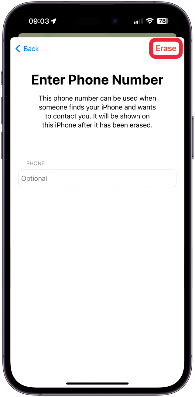 Saisissez un numéro de téléphone au cas où quelqu'un trouverait votre iPhone, puis touchez Effacer.