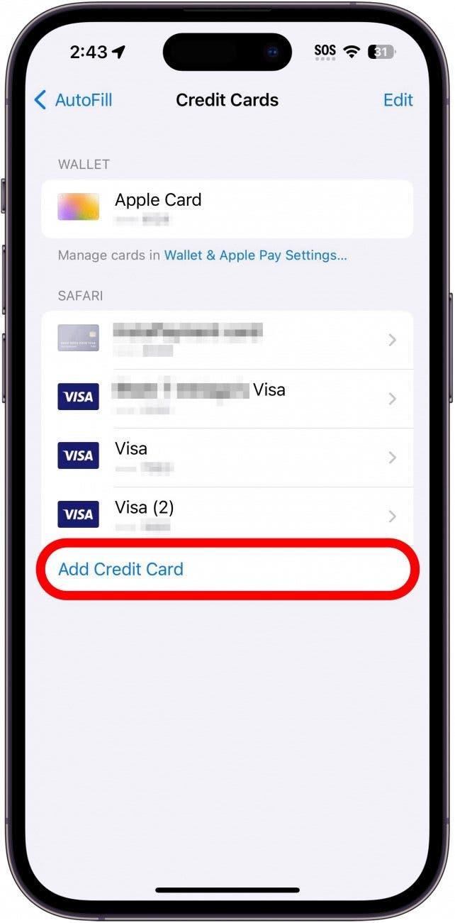 le bouton d'ajout d'une nouvelle carte de crédit est entouré en rouge dans la fenêtre de saisie automatique des données de la carte de crédit dans iphone safari.