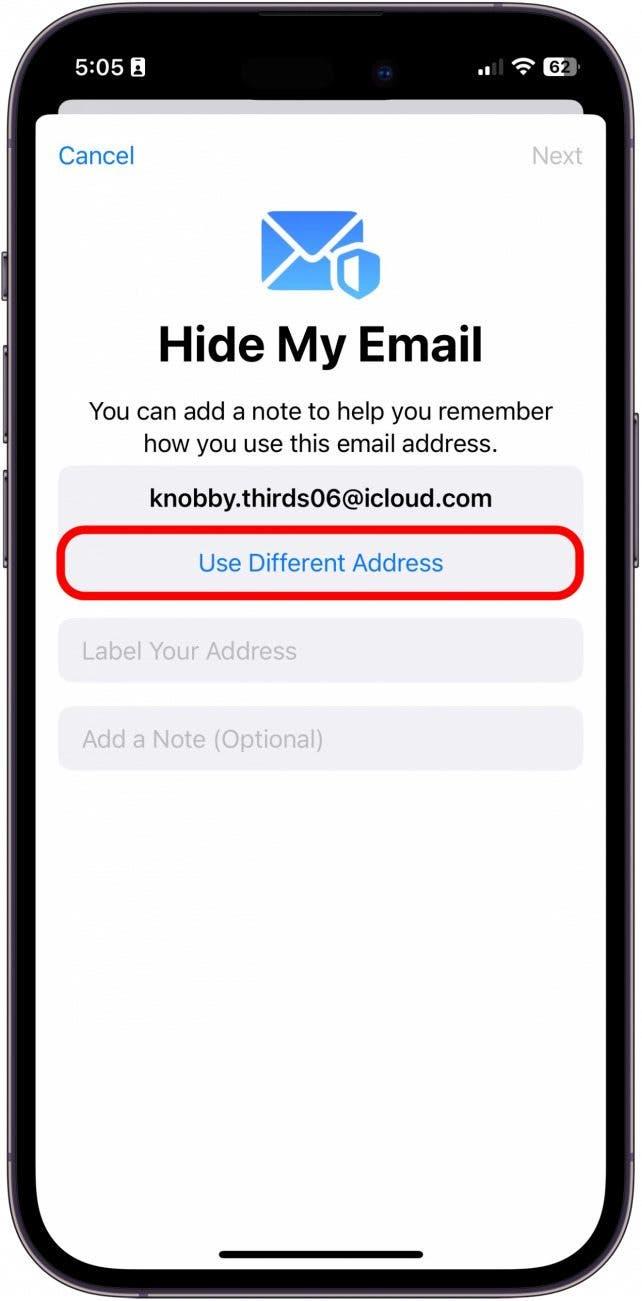 Un e-mail généré automatiquement au hasard s'affiche et vous pouvez soit toucher Utiliser une adresse différente pour en générer une nouvelle, soit toucher Continuer.