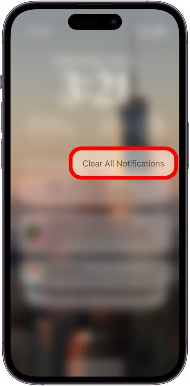 Centre de notification d'iPhone avec le bouton "Effacer toutes les notifications" entouré de rouge