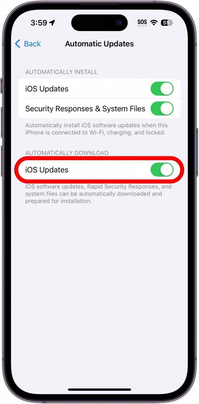 Definições de atualização automática do iphone com as actualizações do ios, alternar em transferir automaticamente, assinalado a vermelho