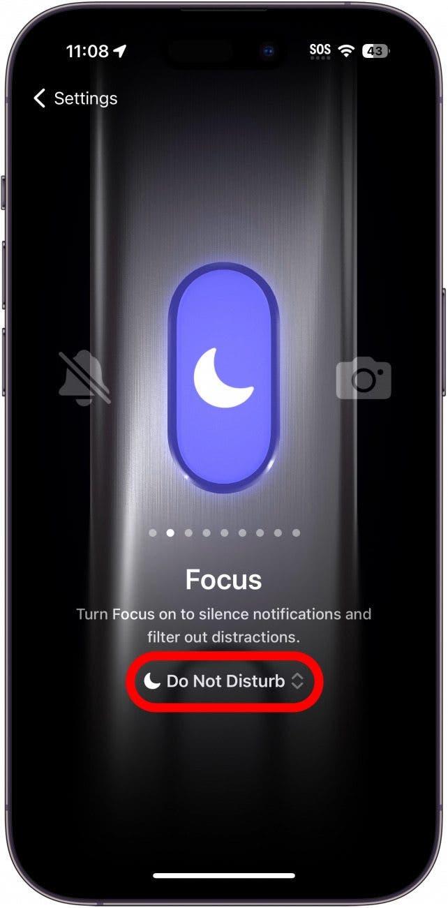 Nastavení akčního tlačítka iphone zobrazující nastavení Focus s červeným kroužkem kolem možnosti Nerušit.