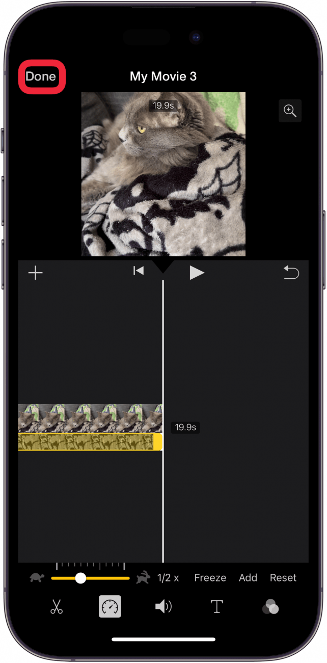 екран за редактиране на приложението iphone imovie с червена рамка около бутона "готово