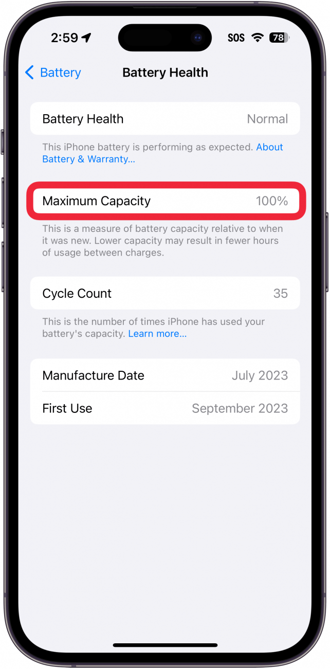 iPhone-batteriets tilstandsskjerm med en rød boks rundt maksimal kapasitet, som er 100 %.