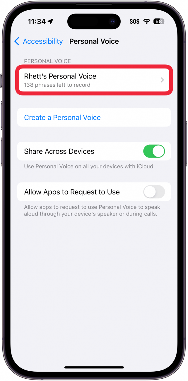 Réglages de la voix personnelle sur iPhone avec un encadré rouge autour d'un enregistrement en cours de la voix personnelle