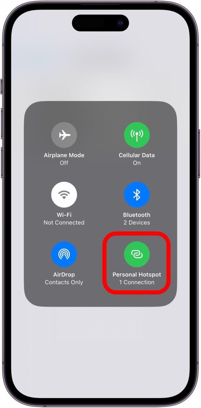 přepínače ovládacího centra iphone s ikonou hotspotu zakroužkovanou červeně, zobrazující 1 připojené zařízení