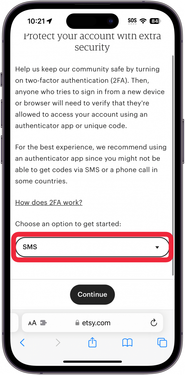 iphone safari que apresenta a configuração da autenticação multifactor da etsy com uma caixa vermelha à volta do menu pendente que apresenta sms