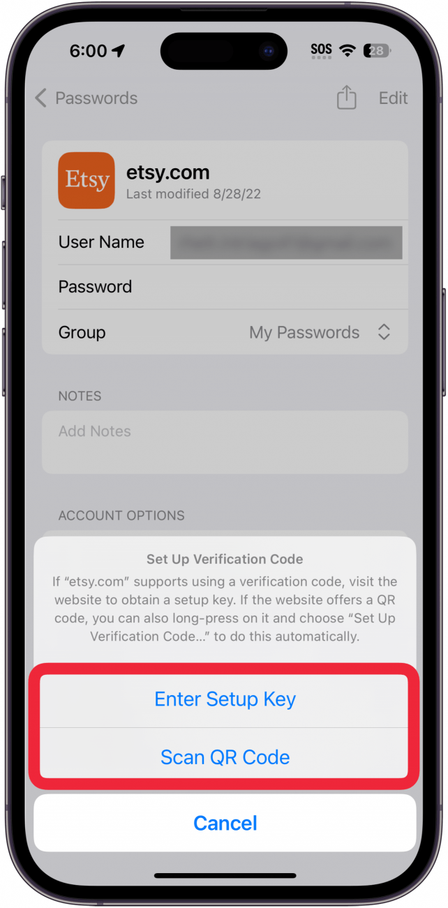 빨간색 동그라미로 표시된 설정 키 입력 또는 QR 코드 스캔 버튼과 함께 etsy 계정 정보를 표시하는 iPhone 비밀번호 화면