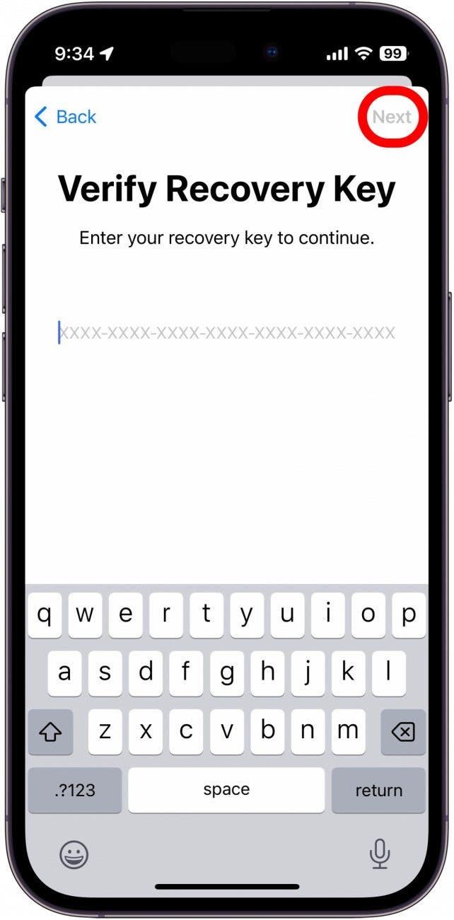 Nastavení klíče pro obnovení iphone s obrazovkou pro ověření klíče s červeným rámečkem kolem tlačítka další