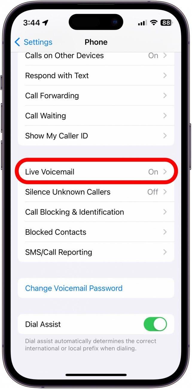 Réglages téléphoniques d'iphone avec l'option de messagerie vocale en direct encerclée en rouge