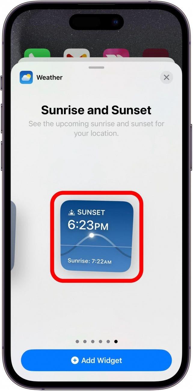 schermata di selezione del widget meteo dell'iphone con un riquadro rosso intorno al widget dell'alba e del tramonto
