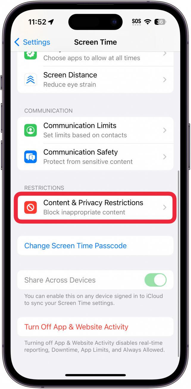 impostazioni dell'iphone con un riquadro rosso intorno alle restrizioni di contenuto e privacy