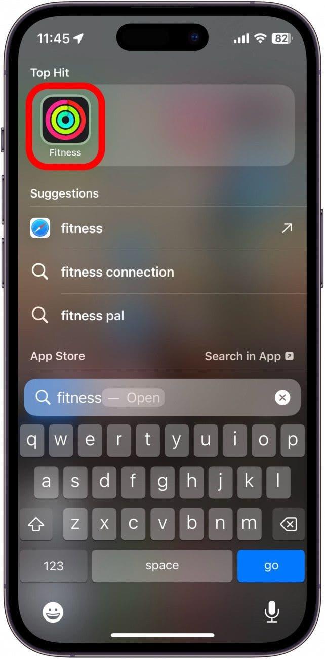 Résultat de recherche de l'iphone spotlight affichant l'application fitness avec un cadre rouge autour de l'application