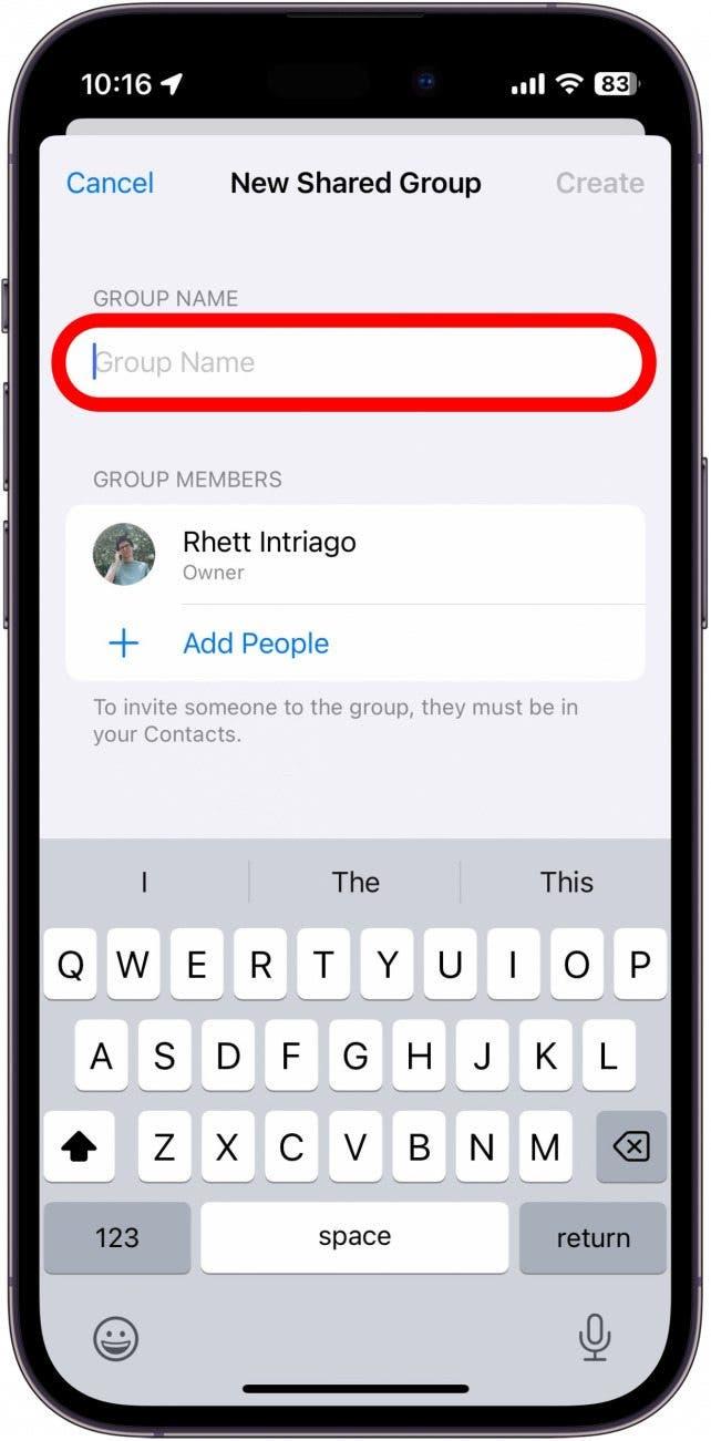 Créer un groupe de mots de passe partagés sur l'iPhone avec le nom du groupe entouré en rouge